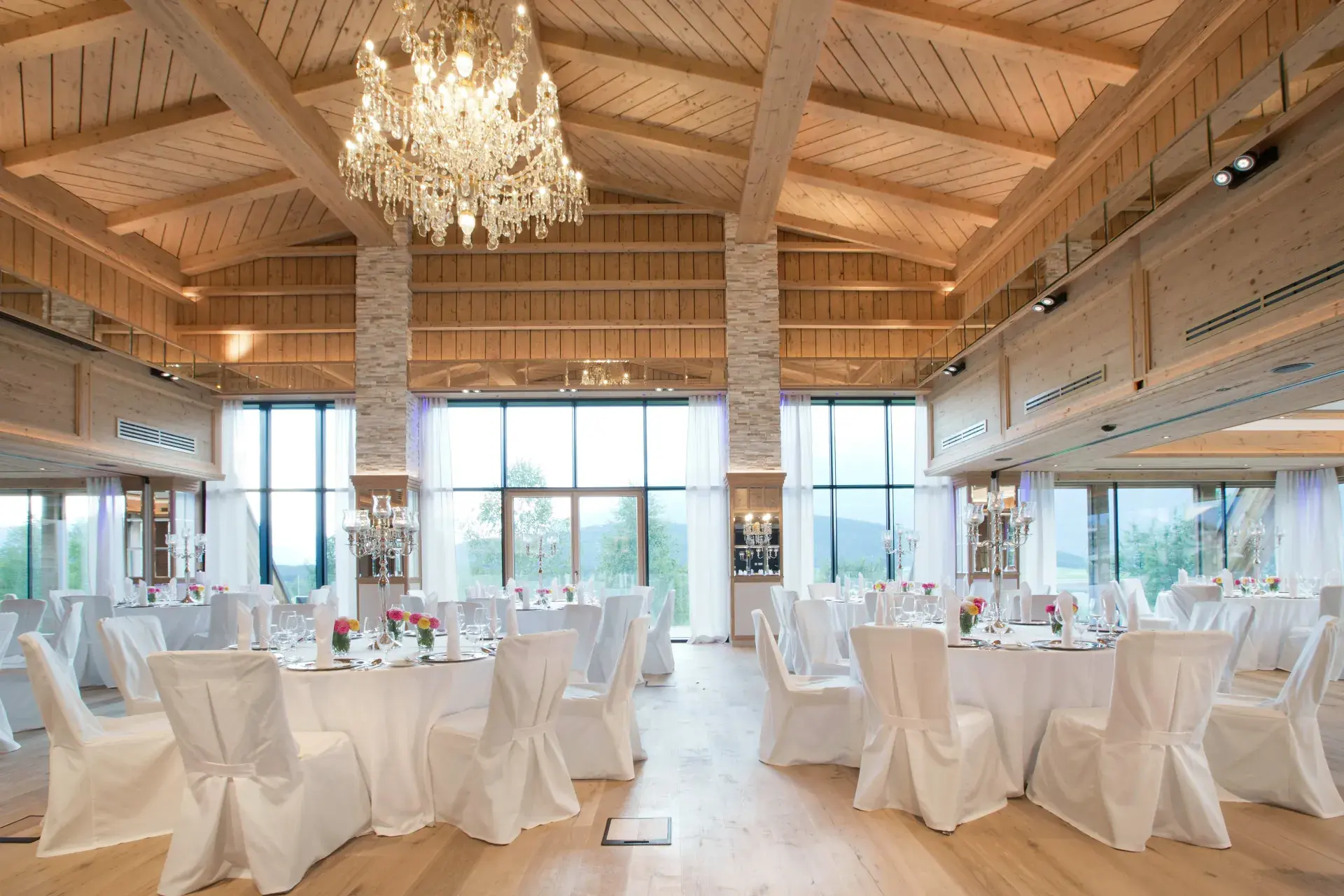 Hochzeitsfeier im Greenvieh Chalet in Mieming – Eventlocation der Event Chalets Tirol